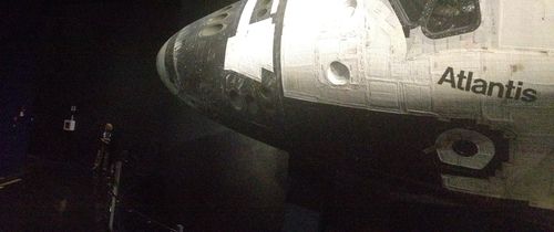 Onibus espacial Atlantis, o último dos ônibus espaciais, em exposição no Kennedy Space Center (EUA)