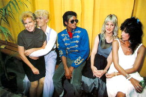 Bette Midler, David Bowie, Michael Jackson e Cher - E porquê não?! :D